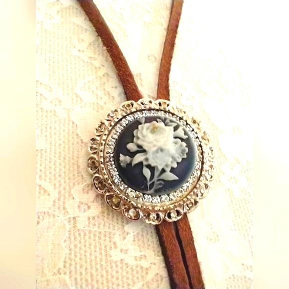 Jewelry - Elegant Vintage Brown and Silver Cameo Bolero Necklace